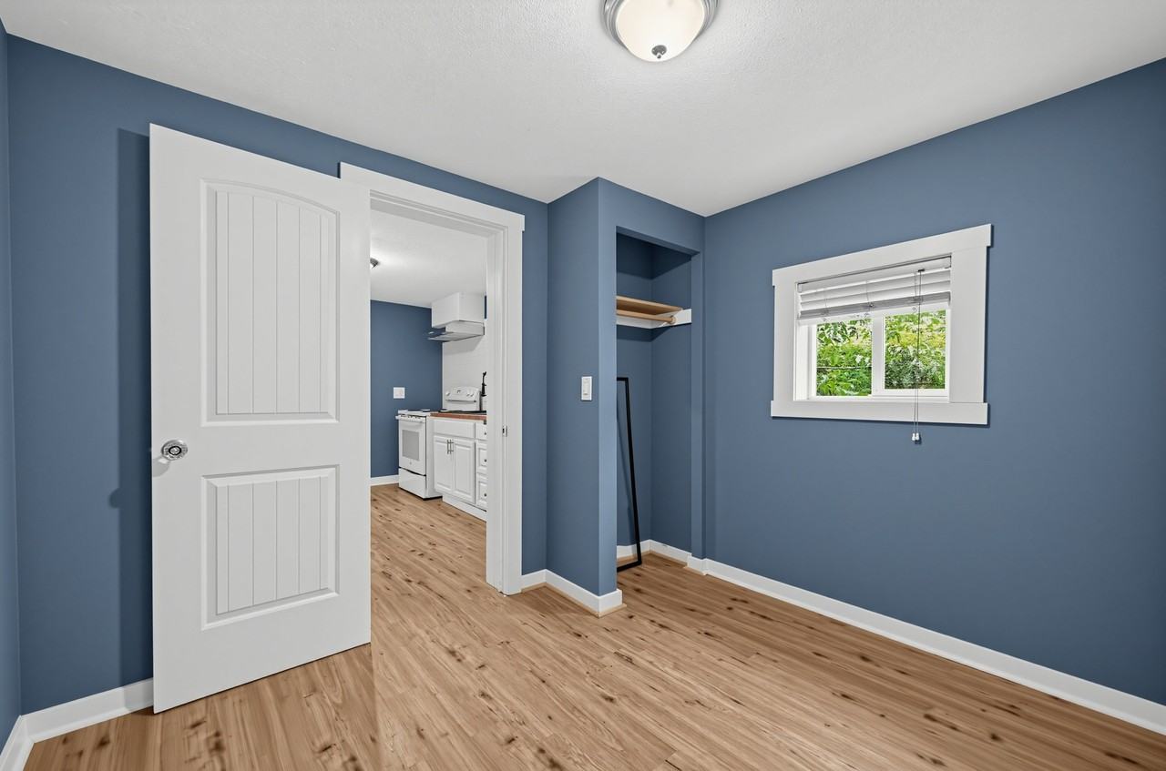 311 S Baker St #C - Photo 3 of 15