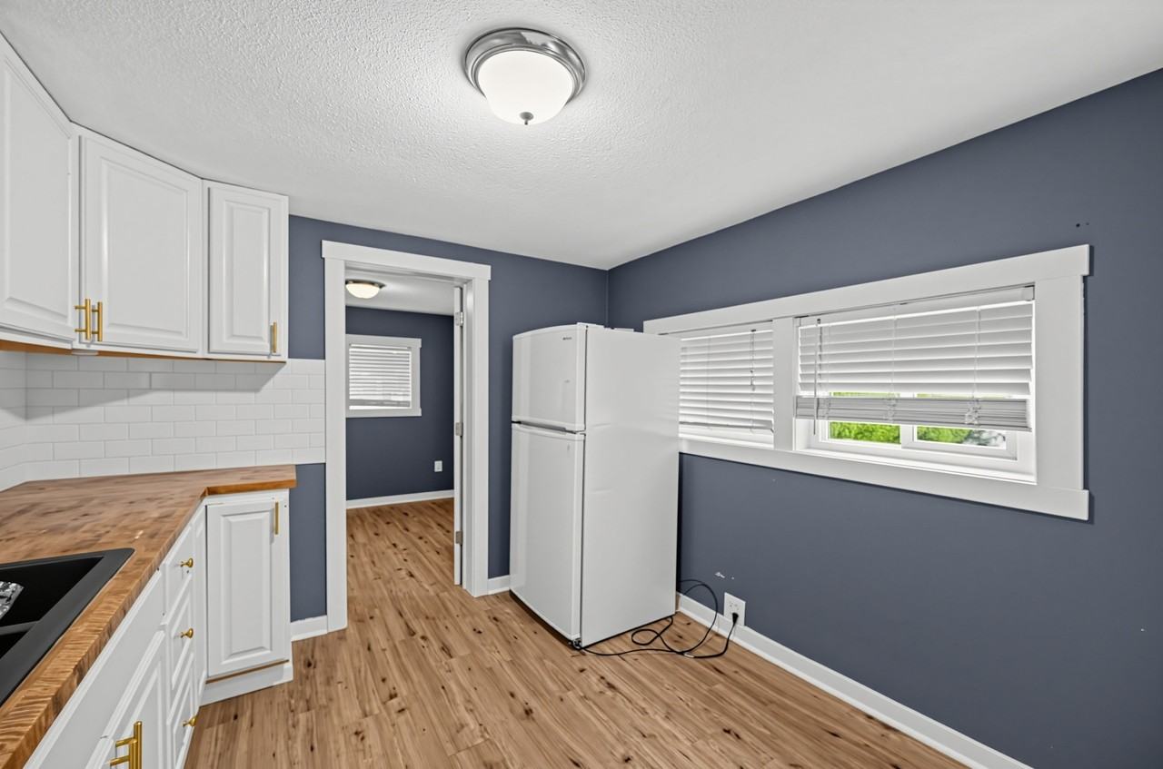 311 S Baker St #C - Photo 5 of 15
