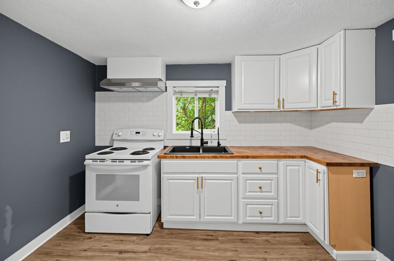 311 S Baker St #C - Photo 7 of 15
