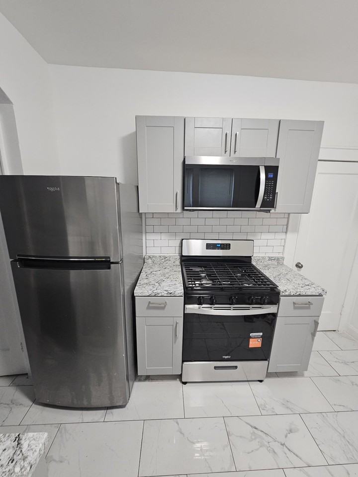 204 Eastern Parkway #1R - Photo 3 of 10