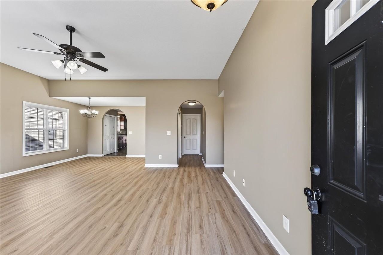 3627 Fox Tail Dr - Photo 5 of 37