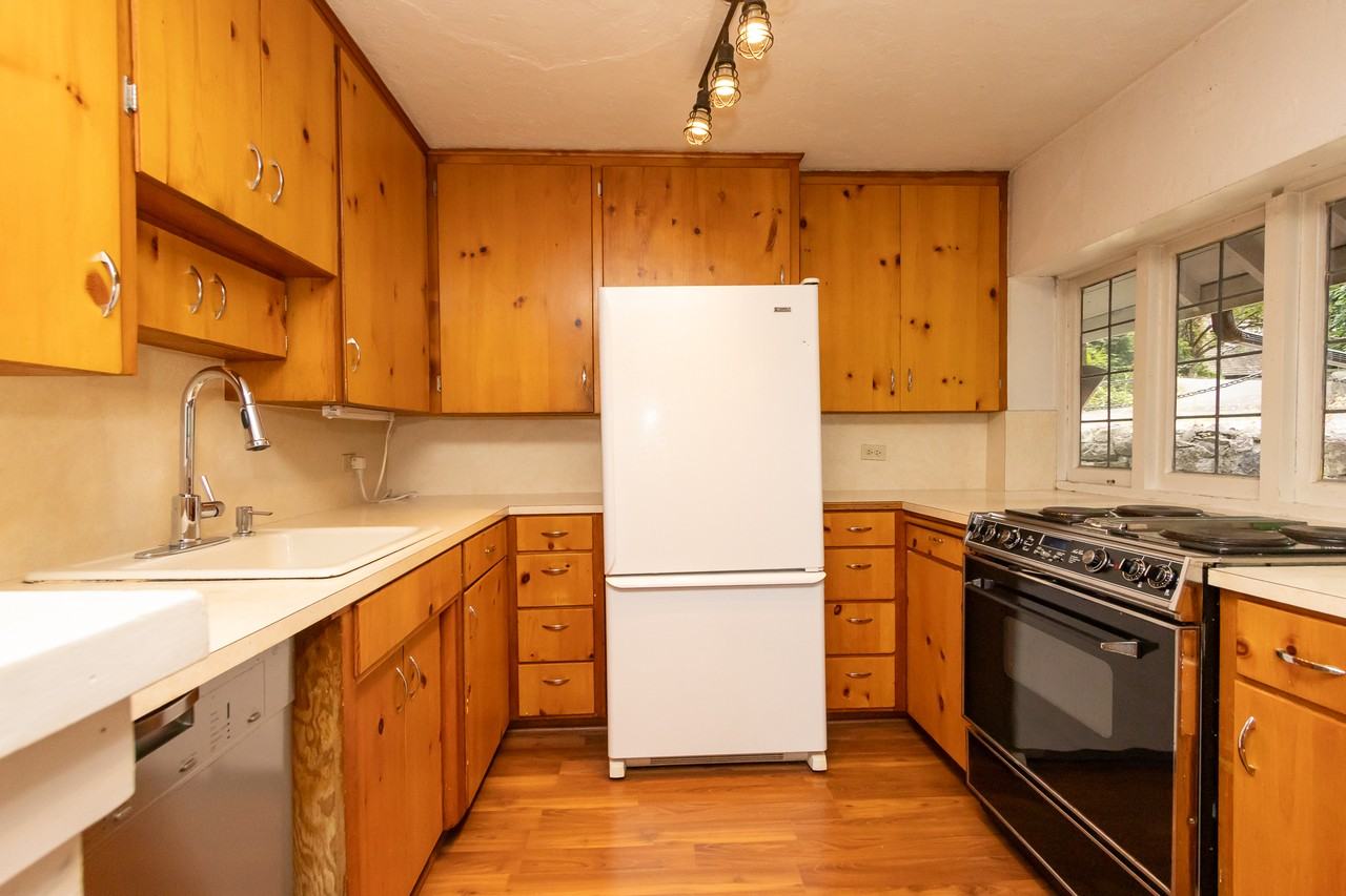 5252 Marine Drive - Photo 6 of 29