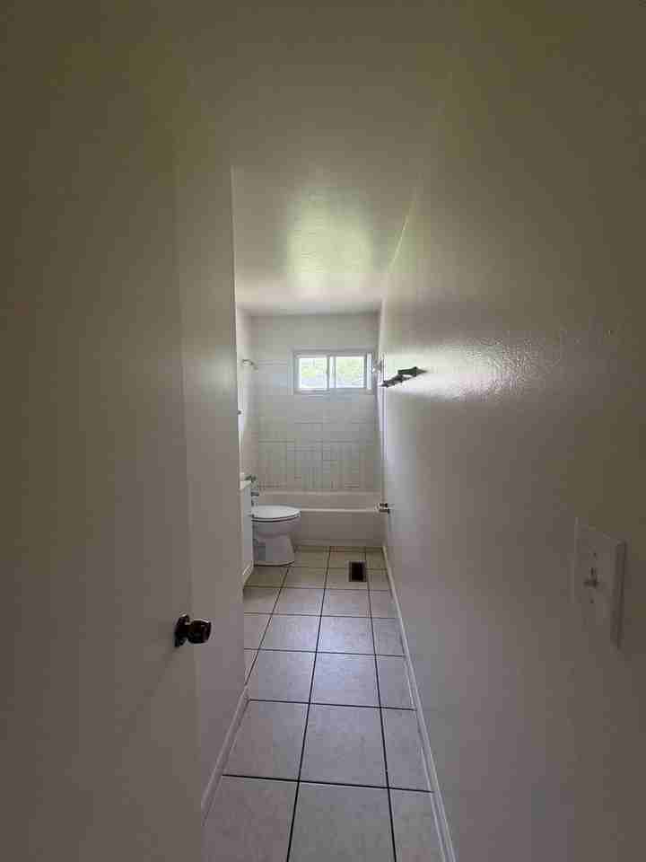 2110 Piccadilly Avenue - Photo 4 of 10