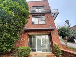 featured image of 945 College Ave