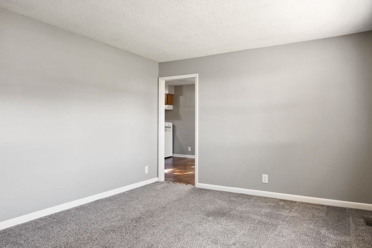 463 Kelly Ln - Photo 4 of 19