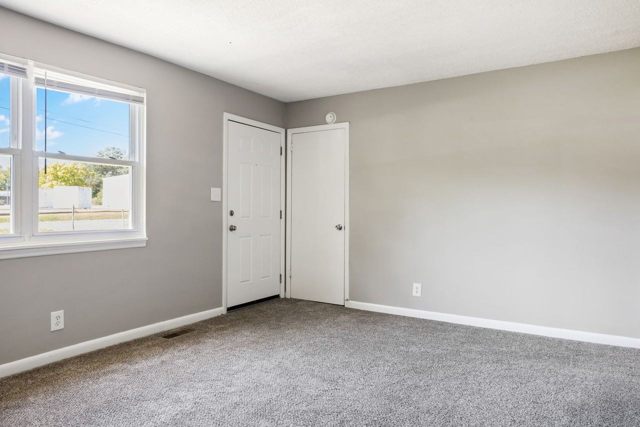 463 Kelly Ln - Photo 5 of 19