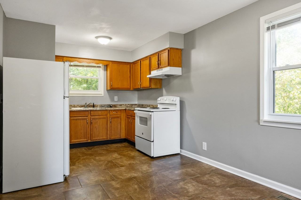 463 Kelly Ln - Photo 6 of 19