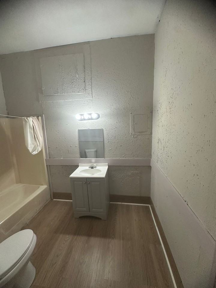 507 E Hickory St #4 - Photo 2 of 4
