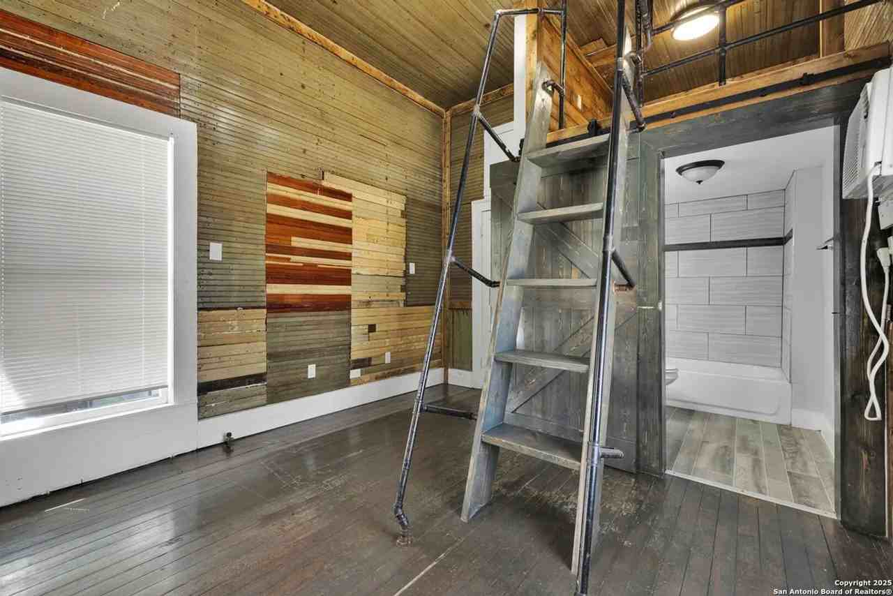 121 Howard St #1 - Photo 5 of 8