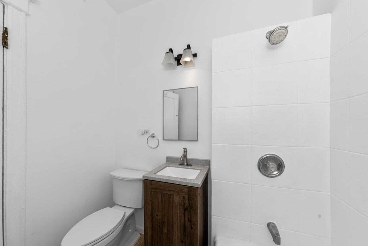1353 W Catalpa Ave #3 - Photo 5 of 15