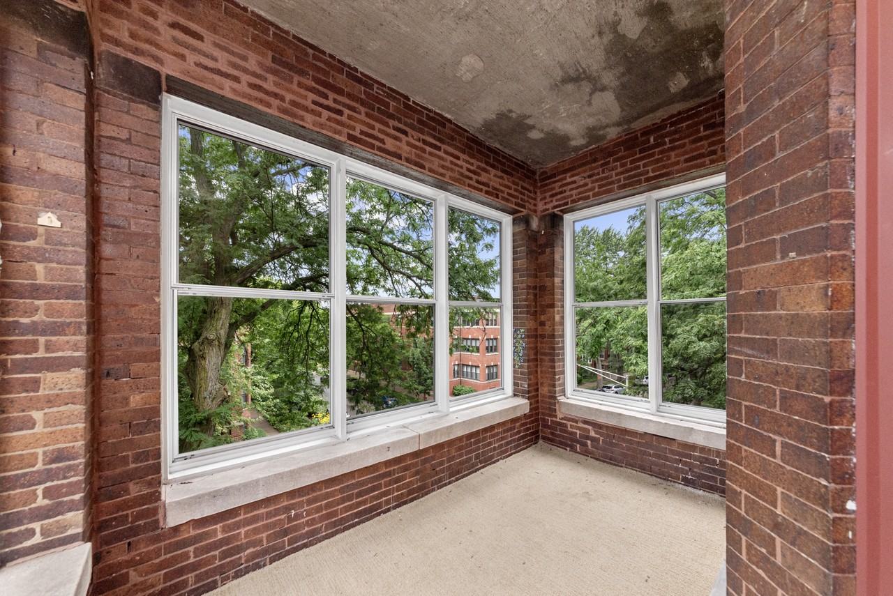 1353 W Catalpa Ave #3 - Photo 6 of 15