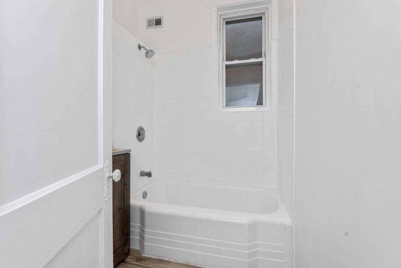 1353 W Catalpa Ave #3 - Photo 7 of 15