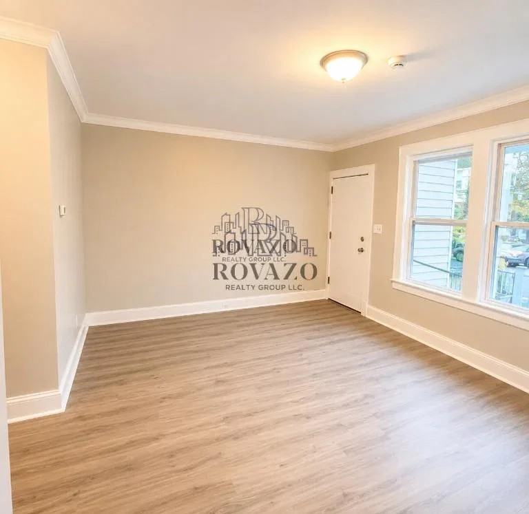 192 Shephard Ave #3B - Photo 6 of 7