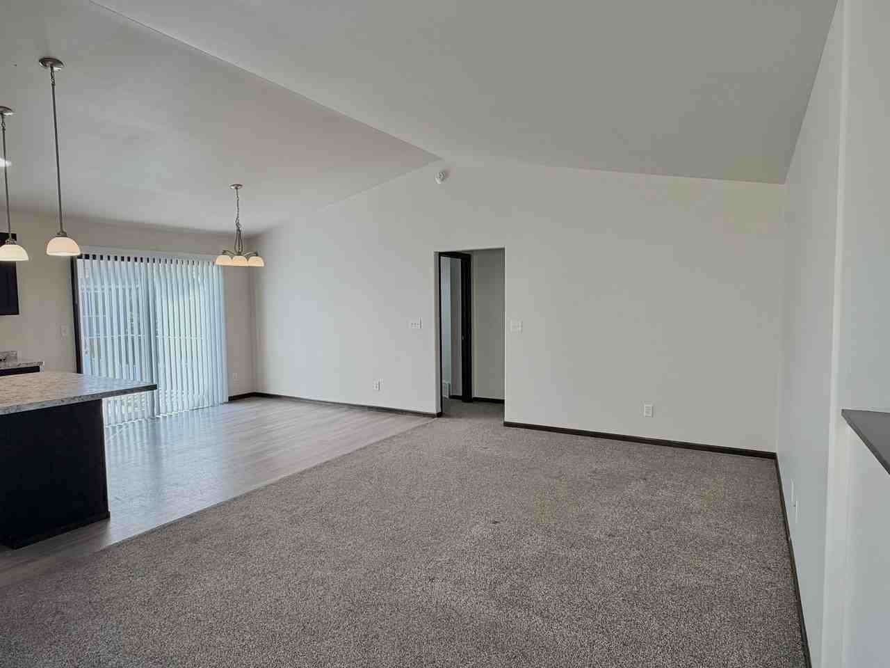 951 Eaglewood Ave W - Photo 4 of 24