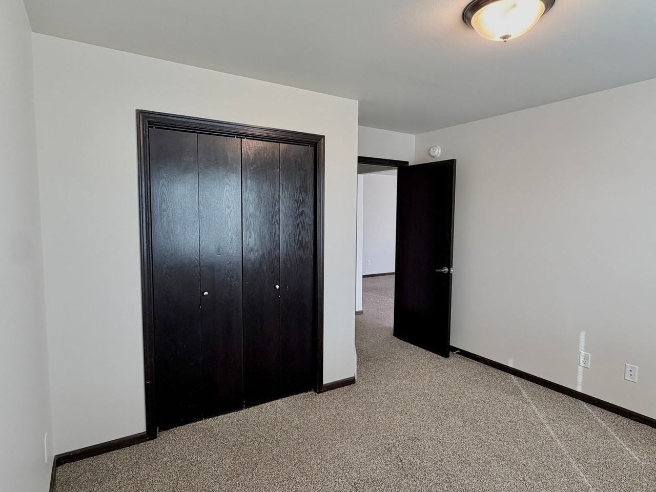 951 Eaglewood Ave W - Photo 5 of 24