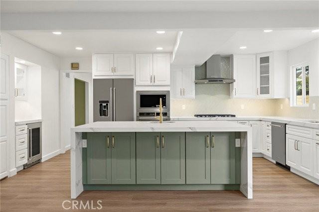 20152 Redlands Dr - Photo 2 of 8