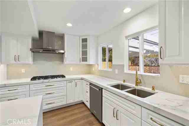 20152 Redlands Dr - Photo 3 of 8