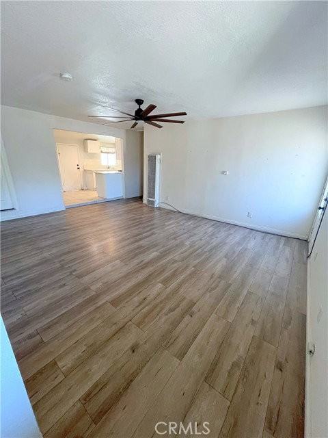 411 S Hewes St - Photo 2 of 8