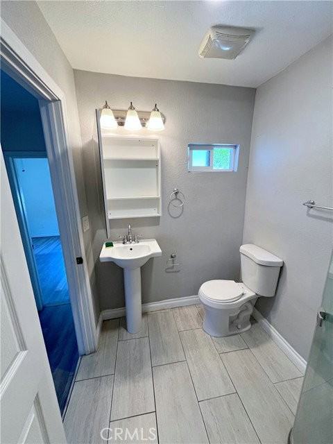 411 S Hewes St - Photo 7 of 8