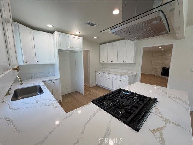 15903 Bryant St - Photo 5 of 8