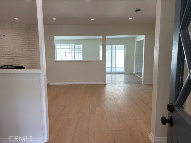 15903 Bryant St - Photo 6 of 8