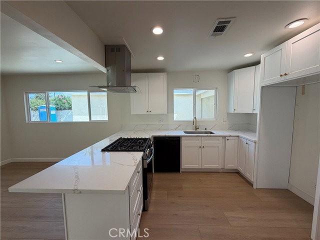 15903 Bryant St - Photo 7 of 8