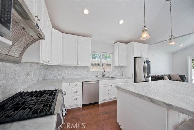 17343 Martha St - Photo 3 of 8