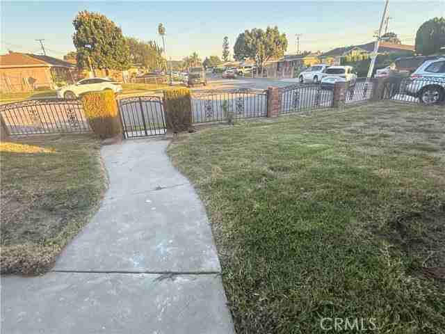 855 League Ave - Photo 2 of 8