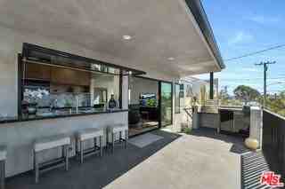 1536 Prospect Ave - Photo 4 of 8