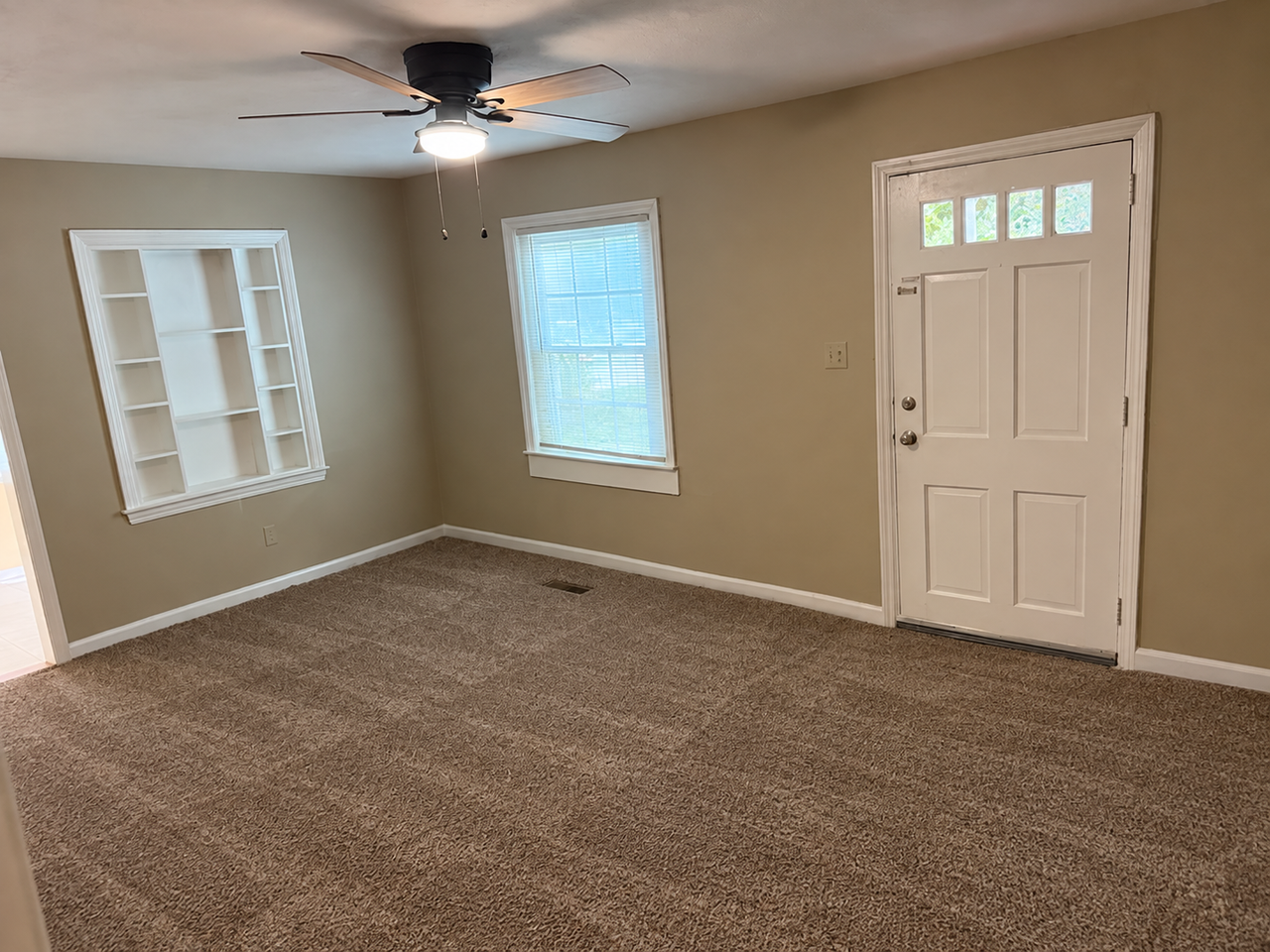 7 Lafayette Dr - Photo 3 of 13