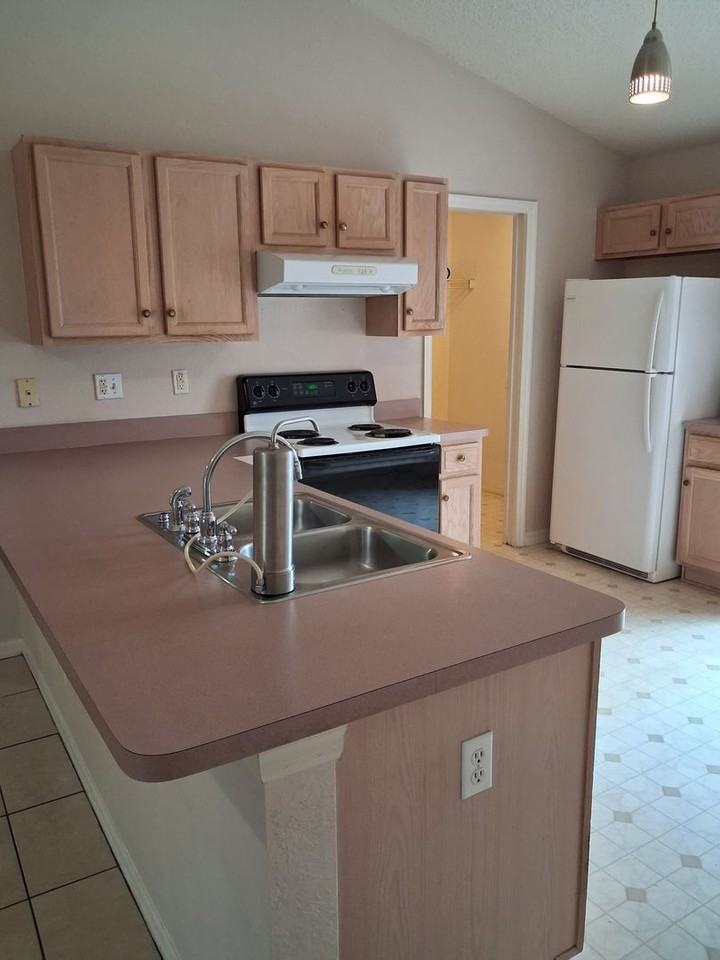 8293 Norbert St - Photo 4 of 42