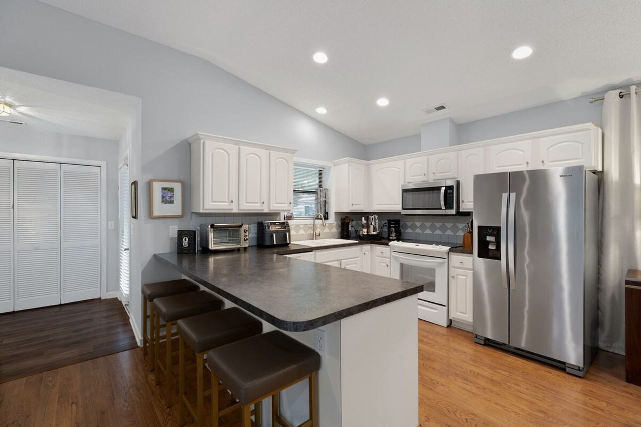 319 Smugglers Ct - Photo 5 of 35