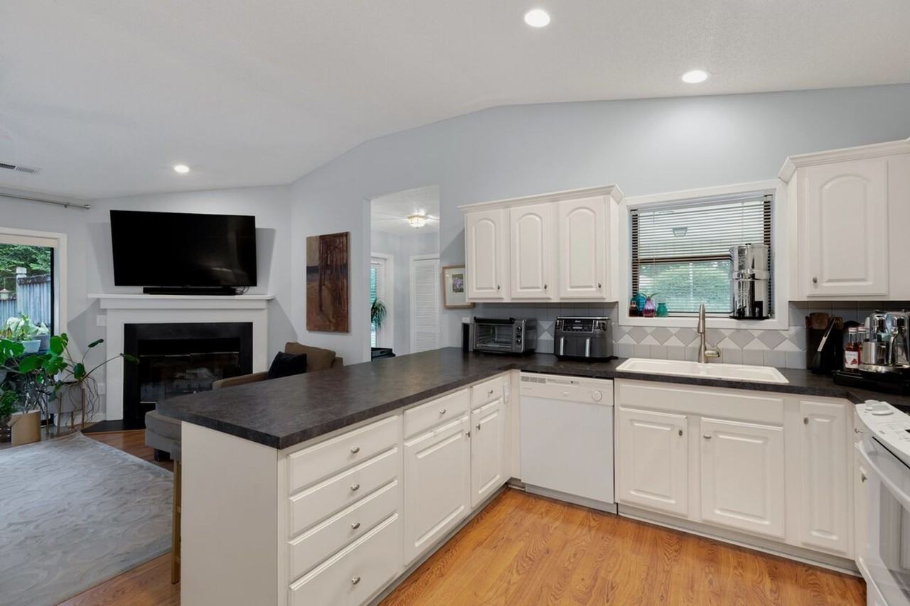 319 Smugglers Ct - Photo 7 of 35