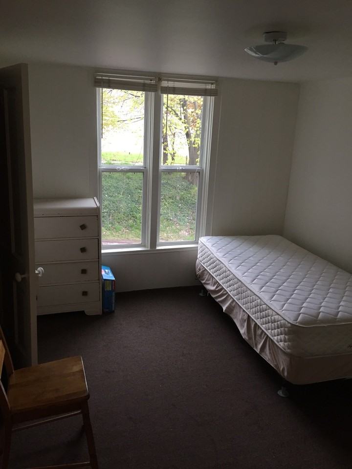 205 Quincy St - Photo 2 of 3
