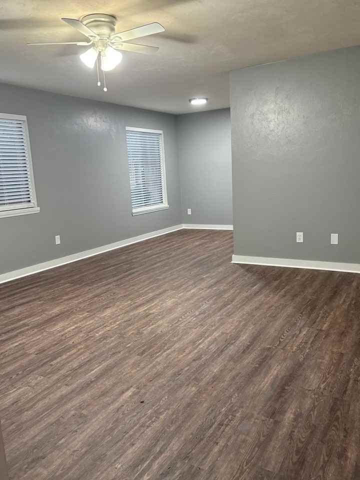 599 Chicopee Ct - Photo 2 of 9