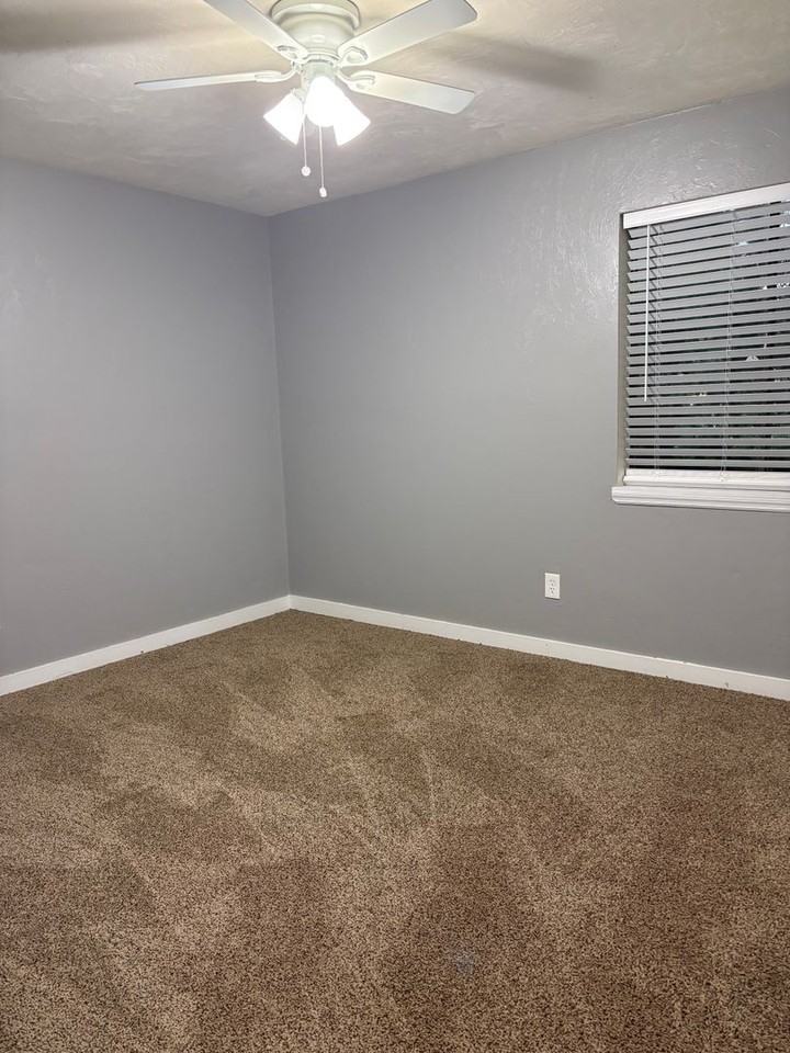 599 Chicopee Ct - Photo 3 of 9