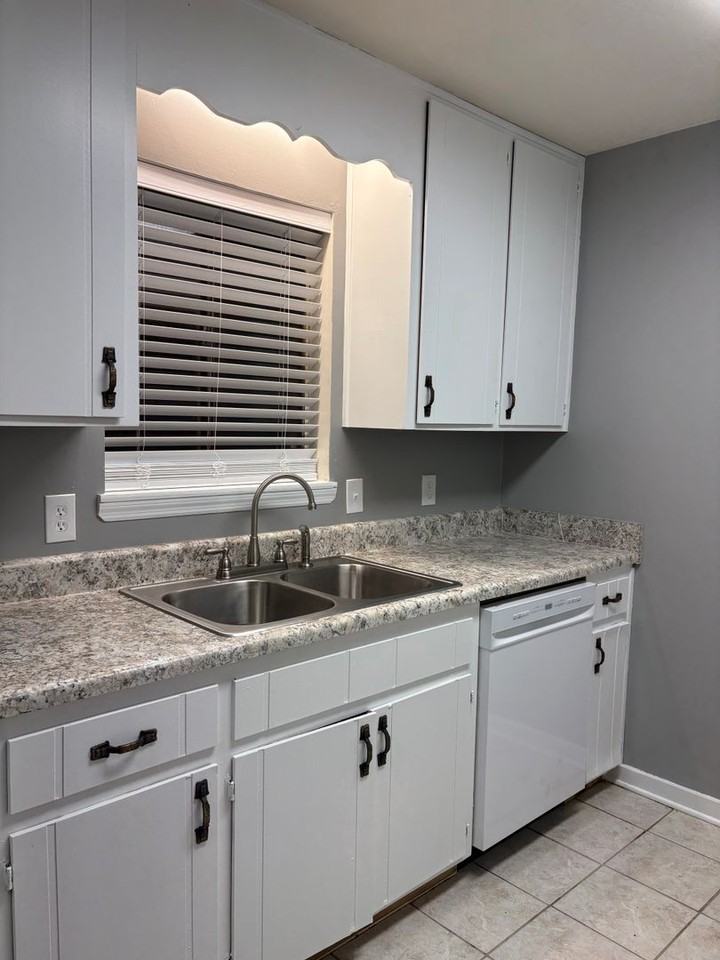599 Chicopee Ct - Photo 7 of 9