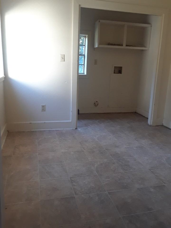 210 Barton Dr - Photo 4 of 8