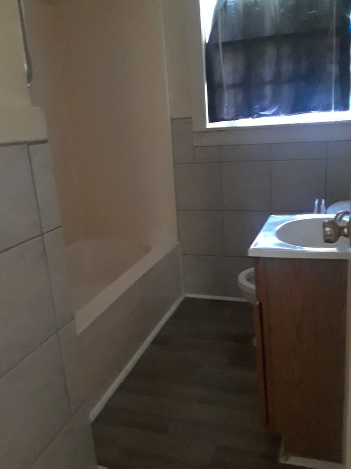 210 Barton Dr - Photo 5 of 8
