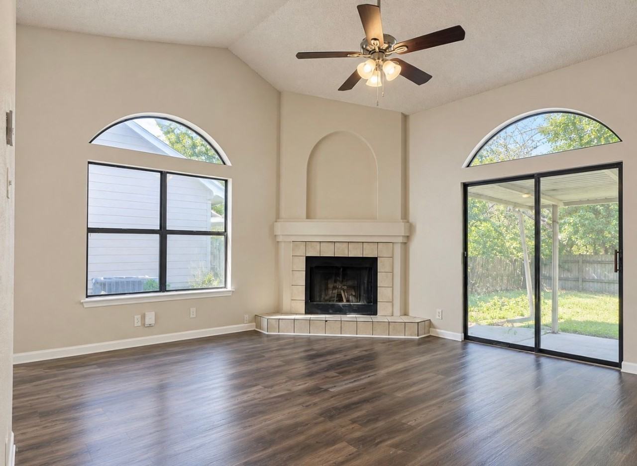 6255 Valley Bay Dr - Photo 3 of 11