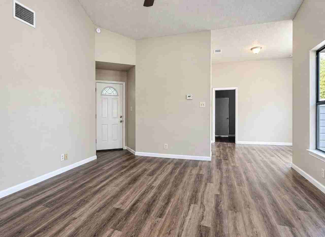 6255 Valley Bay Dr - Photo 4 of 11