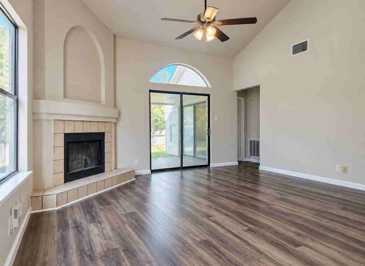 6255 Valley Bay Dr - Photo 7 of 11