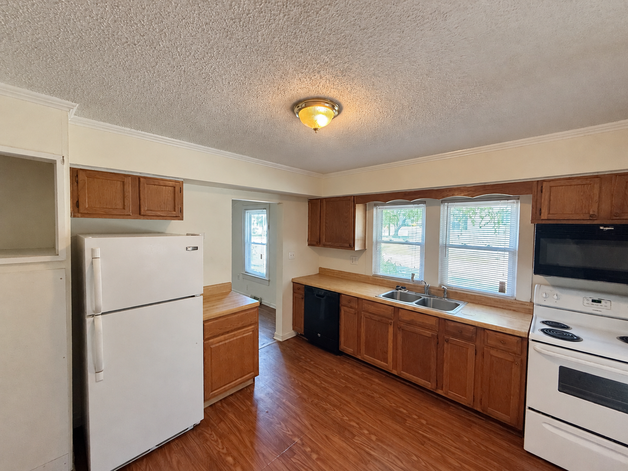300 Ward St - Photo 3 of 17