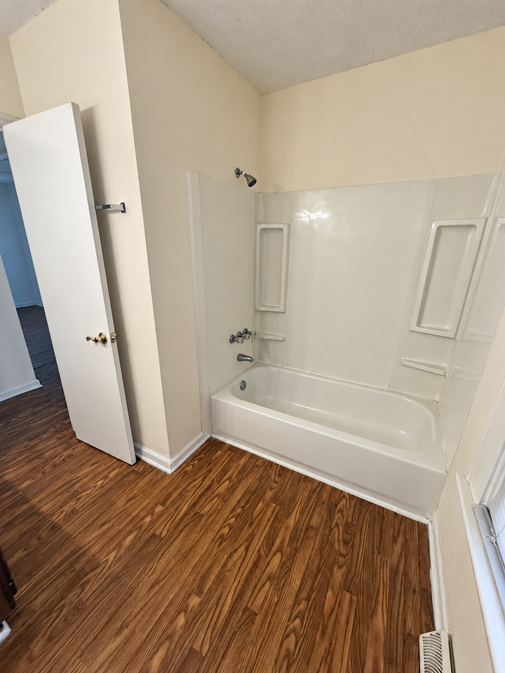 300 Ward St - Photo 7 of 17