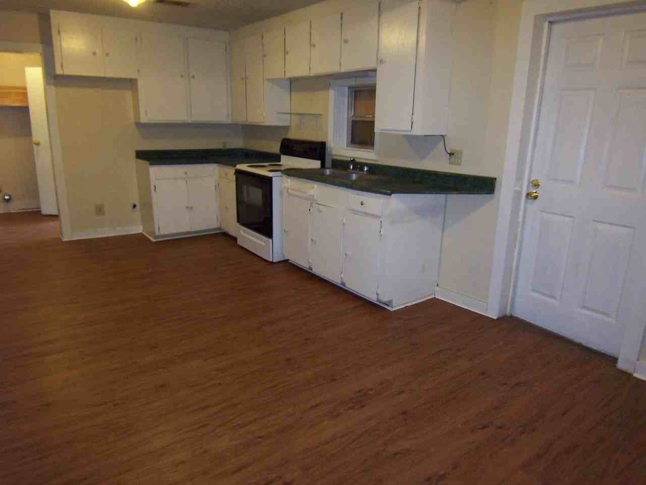 82 Catherine St - Photo 2 of 6