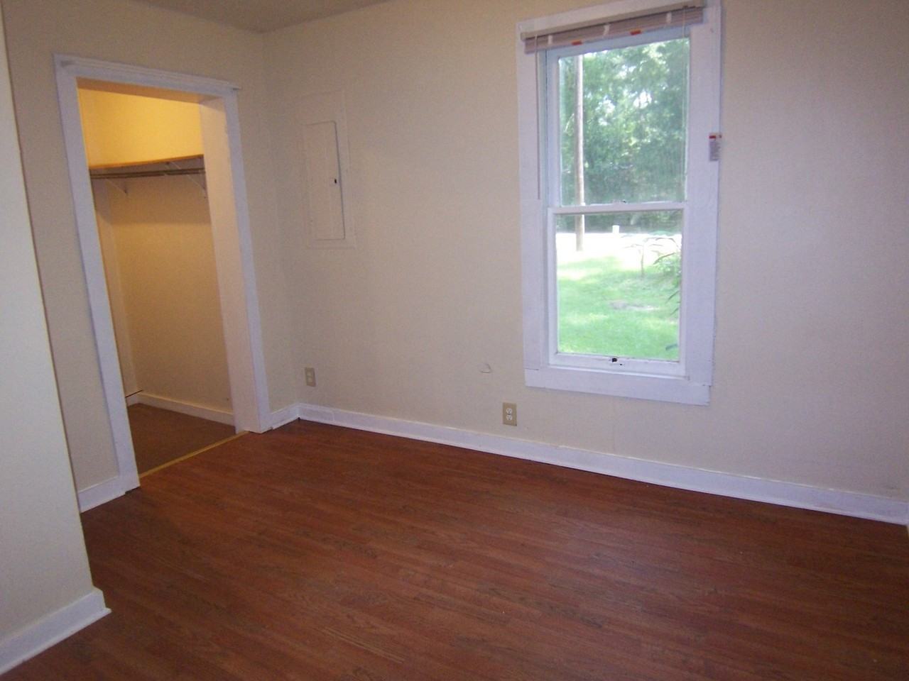 82 Catherine St - Photo 4 of 6