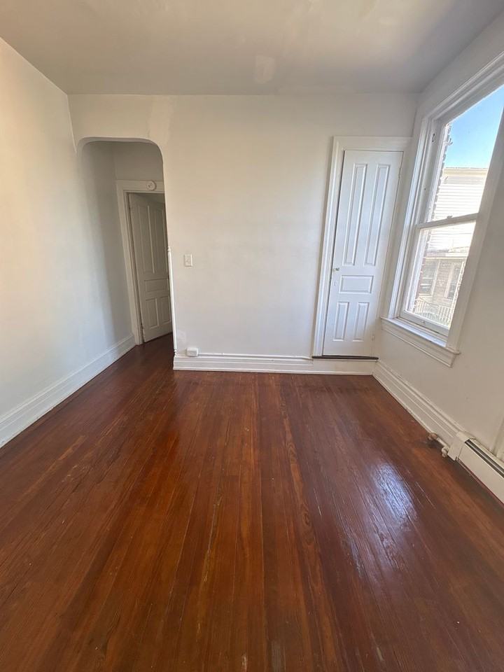 419 Lindberg Ave - Photo 3 of 25