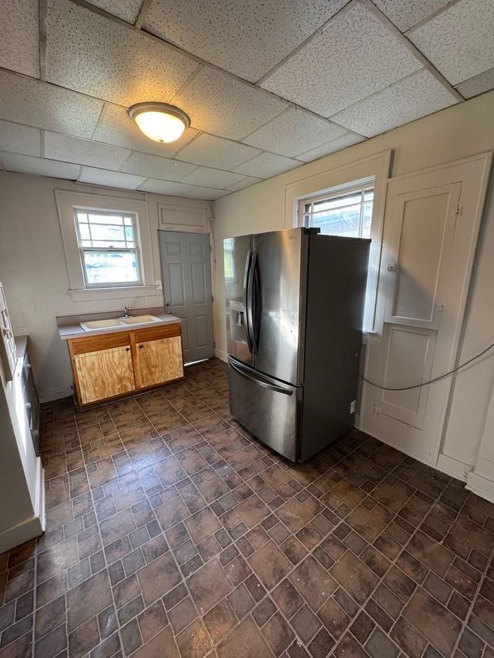 2719 Euclid Ave - Photo 4 of 8