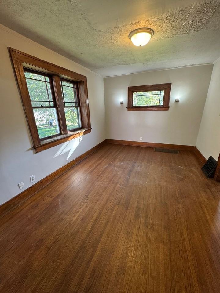 2719 Euclid Ave - Photo 5 of 8