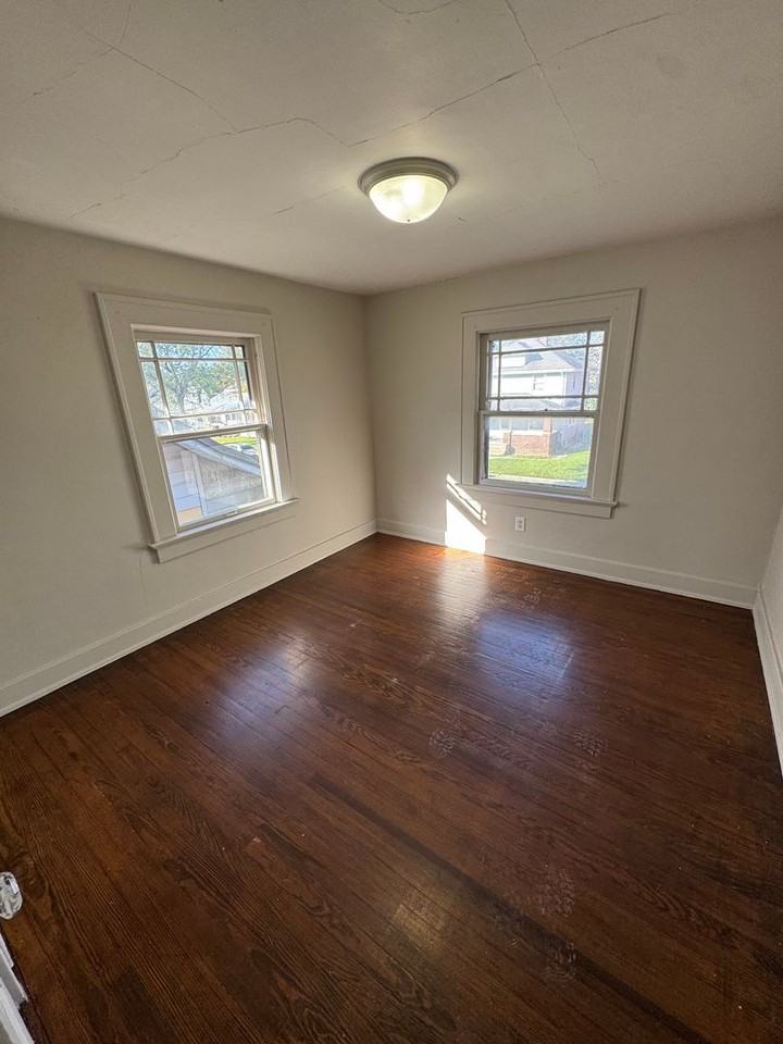 2719 Euclid Ave - Photo 6 of 8